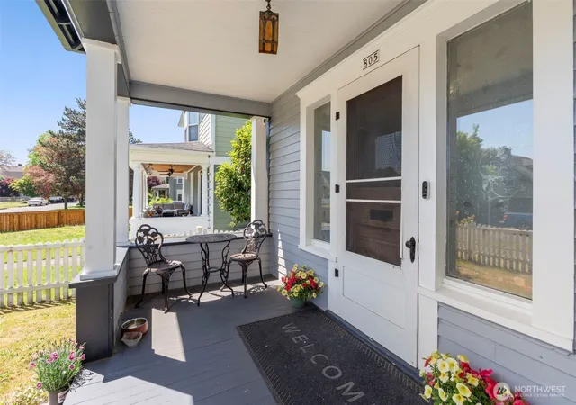 Photo 4 of Single family home for sale at 805 F St, Centralia, WA 98531 | MLS# NWM2530591 | Listing updated on 2026-09-21