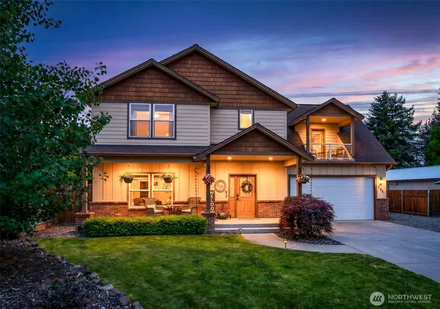 Photo 2 of Single family home for sale at 104 35th Street Nw, East Wenatchee, WA 98802 | MLS# NWM2530639 | Listing updated on 2026-09-30