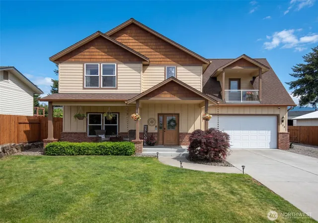 Photo 3 of Single family home for sale at 104 35th Street Nw, East Wenatchee, WA 98802 | MLS# NWM2530639 | Listing updated on 2026-09-30