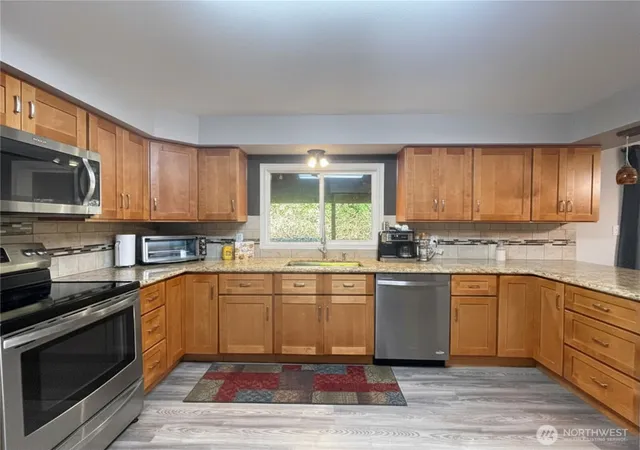 Photo 2 of Single family home for sale at 502 Coal Crk Rd, Longview, WA 98632 | MLS# NWM2530655 | Listing updated on 2026-09-21