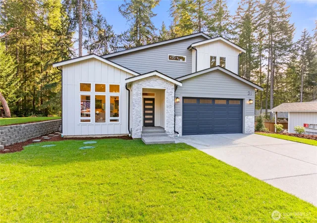 Photo 2 of Sale Pending at 31 E Rhododendron Ct, Union, WA 98592 | MLS# NWM2530663 | Listing updated on 2026-09-25