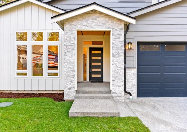 Photo 3 of Sale Pending at 31 E Rhododendron Ct, Union, WA 98592 | MLS# NWM2530663 | Listing updated on 2026-09-25