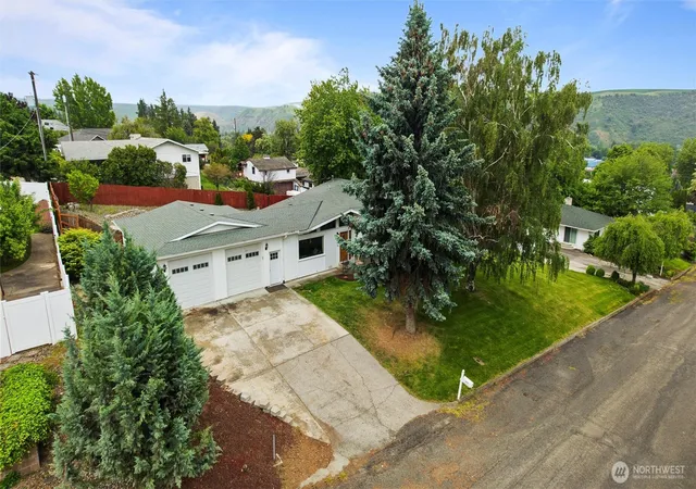 Photo 2 of Contingent at 810 E Spring, Dayton, WA 99328 | MLS# NWM2530704 | Listing updated on 2026-10-01