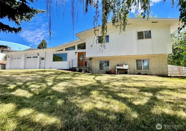 Photo 3 of Contingent at 810 E Spring, Dayton, WA 99328 | MLS# NWM2530704 | Listing updated on 2026-10-01
