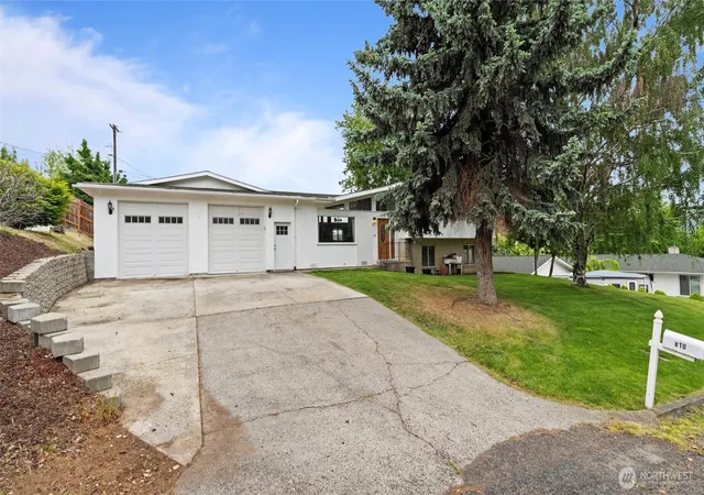 Photo 3 of Single family home for sale at 810 E Spring, Dayton, WA 99328 | MLS# NWM2530704 | Listing updated on 2026-10-01