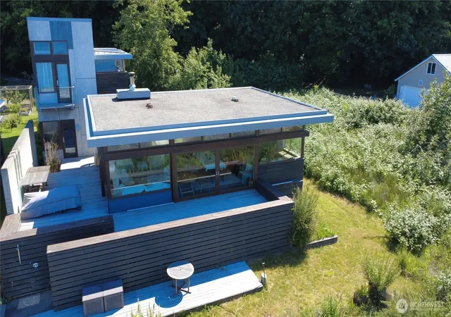 Photo 4 of Single family home for sale at 23 N Sand Point Way, Hat Island, WA 98206 | MLS# NWM2530732 | Listing updated on 2026-09-21