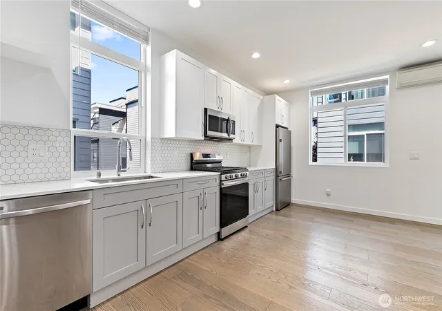 Photo 4 of Townhouse for sale at 919 NW 56th Street #D, Seattle, WA 98107 | MLS# NWM2530736 | Listing updated on 2026-09-21