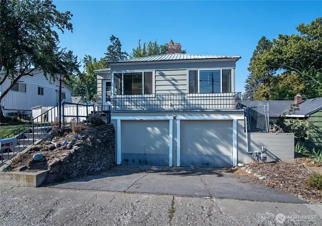 Photo 1 of Single family home for sale at 203 N Walnut St, Ellensburg, WA 98926 | MLS# NWM2530744 | Listing updated on 2026-09-21