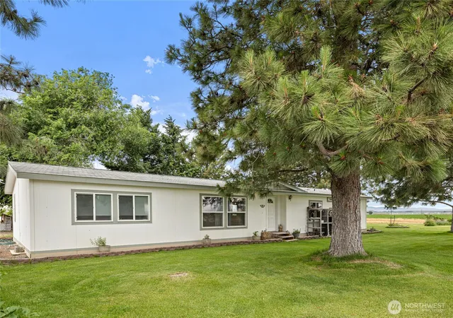 Photo 3 of Manufactured home for sale at 2510 Highway 281 N, Quincy, WA 98848 | MLS# NWM2530764 | Listing updated on 2026-09-21
