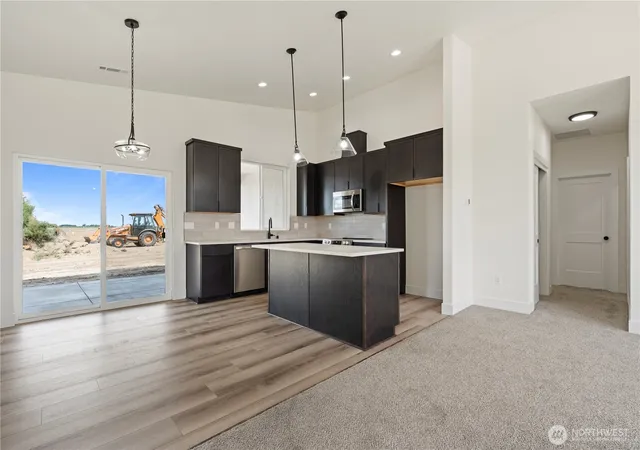 Photo 3 of Single family home for sale at 701 P St NE, Quincy, WA 98848 | MLS# NWM2530785 | Listing updated on 2026-09-21