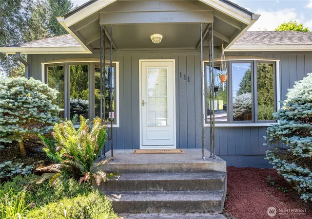 Photo 2 of Single family home for sale at 111 Appleman Dr, Castle Rock, WA 98611 | MLS# NWM2530789 | Listing updated on 2026-09-21