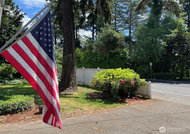 Photo 2 of Single family home for sale at 9100 Lake Washington Blvd Ne, Bellevue, WA 98004 | MLS# NWM2530811 | Listing updated on 2026-09-21