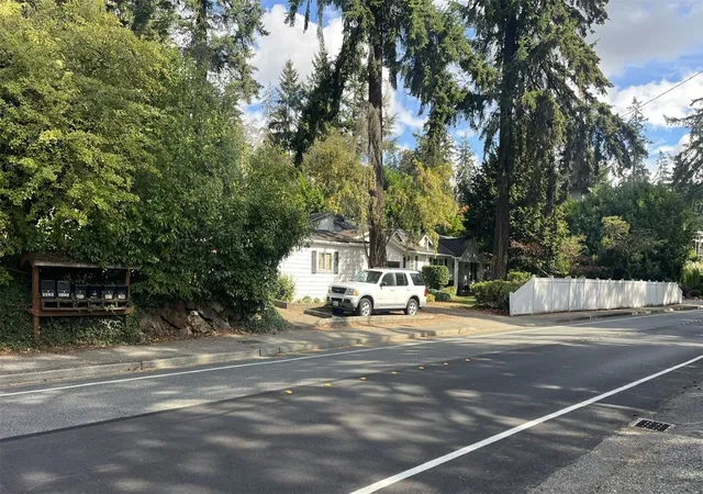 Photo 2 of Single family home for sale at 9100 Lake Washington Blvd Ne, Bellevue, WA 98004 | MLS# NWM2530811 | Listing updated on 2026-10-22