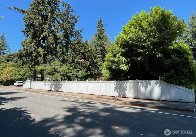 Photo 3 of Single family home for sale at 9100 Lake Washington Blvd Ne, Bellevue, WA 98004 | MLS# NWM2530811 | Listing updated on 2026-09-21