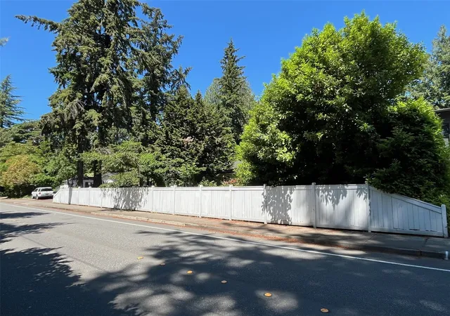 Photo 3 of Single family home for sale at 9100 Lake Washington Blvd Ne, Bellevue, WA 98004 | MLS# NWM2530811 | Listing updated on 2026-10-22