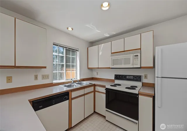 Photo 2 of Sale Pending at 19620 80th Avenue W #J, Edmonds, WA 98026 | MLS# NWM2530909 | Listing updated on 2026-09-27