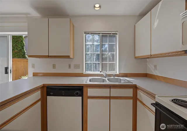 Photo 3 of Sale Pending at 19620 80th Avenue W #J, Edmonds, WA 98026 | MLS# NWM2530909 | Listing updated on 2026-09-27