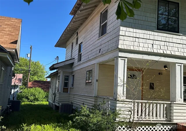 Photo 3 of Single family home for sale at 1124 W Mansfield, Spokane, WA 99205 | MLS# NWM2530931 | Listing updated on 2026-09-24