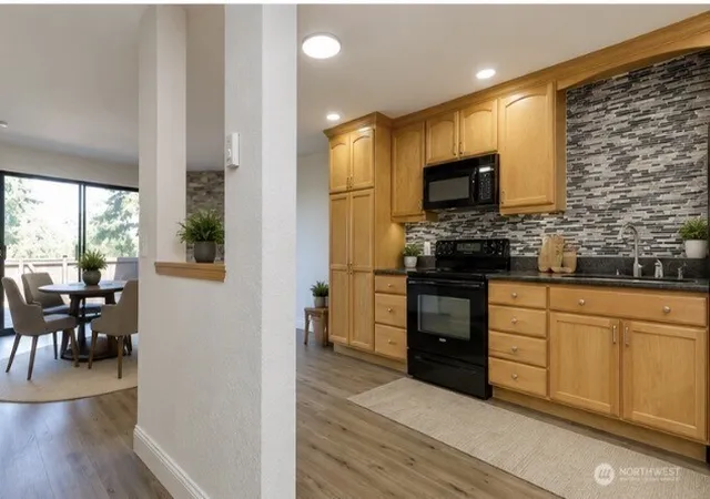 Photo 3 of Condo for sale at 25014 Lake Fenwick Rd #28, Kent, WA 98032 | MLS# NWM2530935 | Listing updated on 2026-09-29