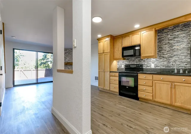 Photo 3 of Condo for sale at 25014 Lake Fenwick Rd #28, Kent, WA 98032 | MLS# NWM2530935 | Listing updated on 2026-09-29