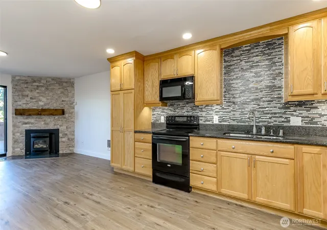 Photo 4 of Condo for sale at 25014 Lake Fenwick Rd #28, Kent, WA 98032 | MLS# NWM2530935 | Listing updated on 2026-09-29