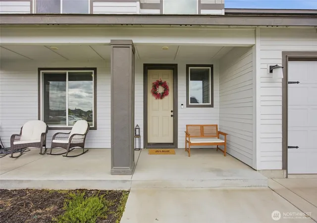 Photo 3 of Single family home for sale at 717 L St NE, Quincy, WA 98848 | MLS# NWM2530960 | Listing updated on 2026-09-21