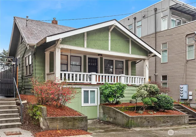Photo 1 of Single family home for sale at 811 Ne 66th Street, Seattle, WA 98115 | MLS# NWM2531022 | Listing updated on 2026-09-21