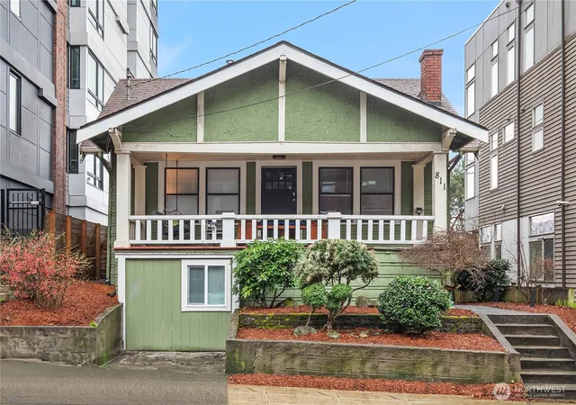 Photo 2 of Single family home for sale at 811 Ne 66th Street, Seattle, WA 98115 | MLS# NWM2531022 | Listing updated on 2026-09-21