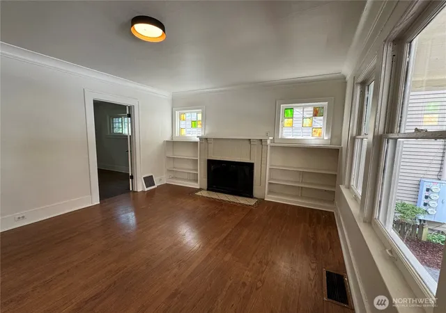 Photo 3 of Single family home for sale at 811 Ne 66th Street, Seattle, WA 98115 | MLS# NWM2531022 | Listing updated on 2026-09-21