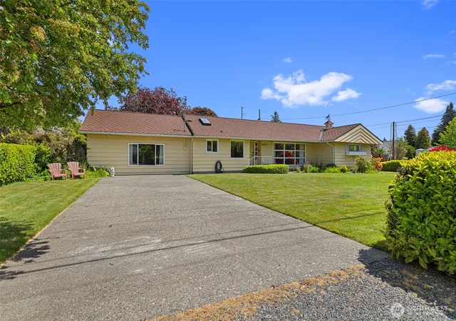 Photo 3 of Single family home for sale at 1213 Alaska Ave, Anacortes, WA 98221 | MLS# NWM2531033 | Listing updated on 2026-09-22