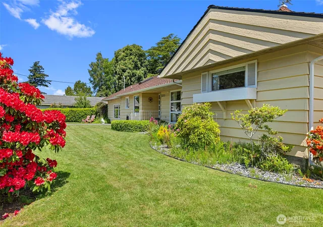 Photo 3 of Single family home for sale at 1213 Alaska Ave, Anacortes, WA 98221 | MLS# NWM2531033 | Listing updated on 2026-09-22
