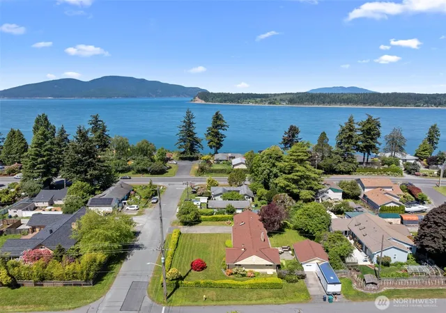 Photo 4 of Single family home for sale at 1213 Alaska Ave, Anacortes, WA 98221 | MLS# NWM2531033 | Listing updated on 2026-09-22