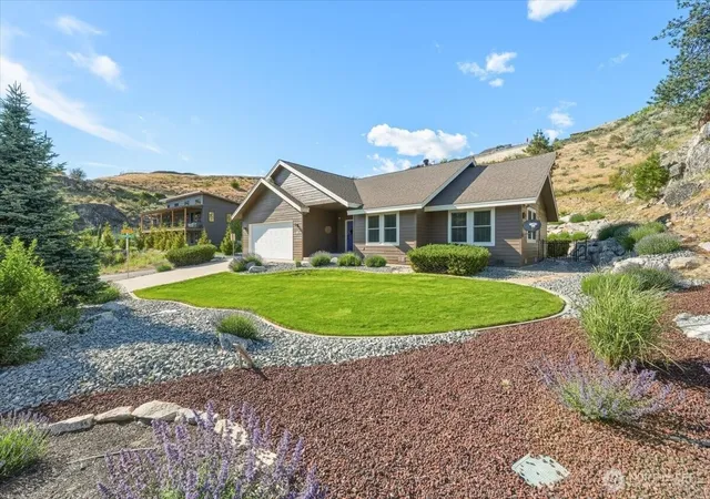 Photo 1 of Sale Pending at 345 Orchard View Dr, Chelan, WA 98816 | MLS# NWM2531055 | Listing updated on 2026-09-25