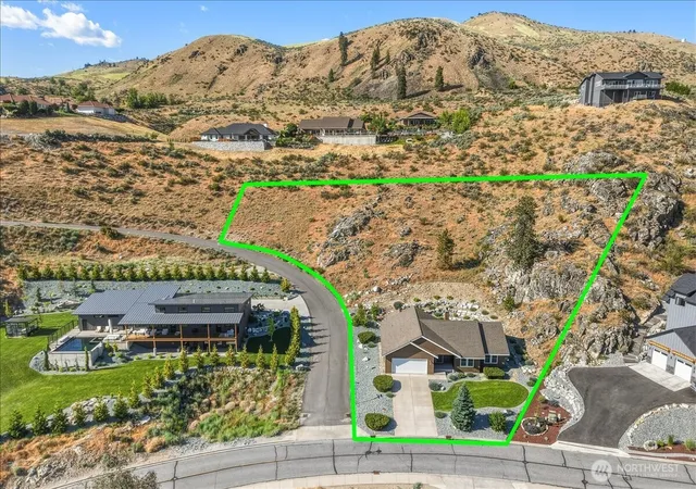 Photo 3 of Sale Pending at 345 Orchard View Dr, Chelan, WA 98816 | MLS# NWM2531055 | Listing updated on 2026-09-25