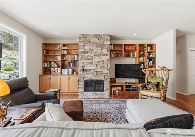 Photo 4 of Sale Pending at 345 Orchard View Dr, Chelan, WA 98816 | MLS# NWM2531055 | Listing updated on 2026-09-25