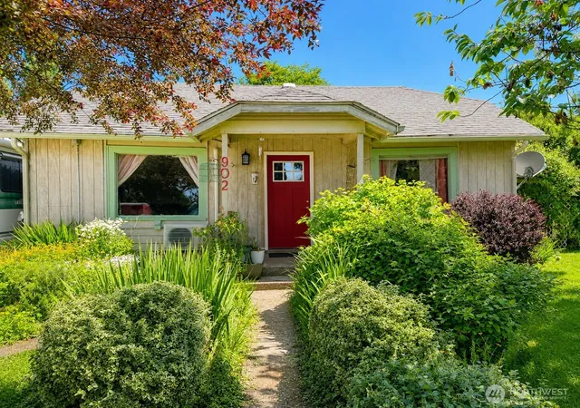 Photo 1 of Single family home for sale at 902 Harding Rd, Aberdeen, WA 98520 | MLS# NWM2531076 | Listing updated on 2026-09-21