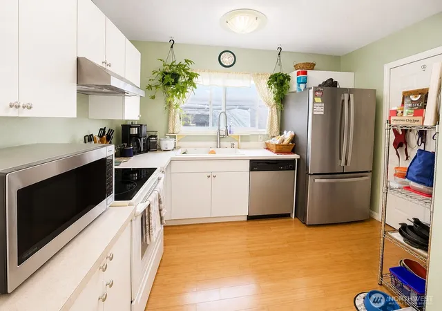 Photo 3 of Single family home for sale at 902 Harding Rd, Aberdeen, WA 98520 | MLS# NWM2531076 | Listing updated on 2026-09-21