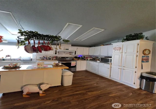 Photo 3 of Manufactured home for sale at 1466 Ferrier Rd, Winlock, WA 98596 | MLS# NWM2531095 | Listing updated on 2026-09-25