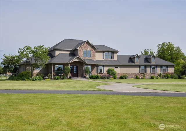 Photo 1 of Mansion for sale at 805 Betz Ln, Walla Walla, WA 99362 | MLS# NWM2531265 | Listing updated on 2026-09-21