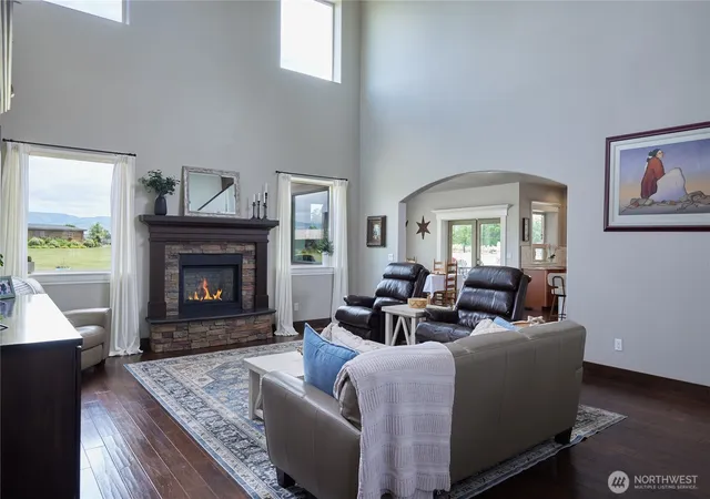 Photo 3 of Single family home for sale at 805 Betz Ln, Walla Walla, WA 99362 | MLS# NWM2531265 | Listing updated on 2026-09-21