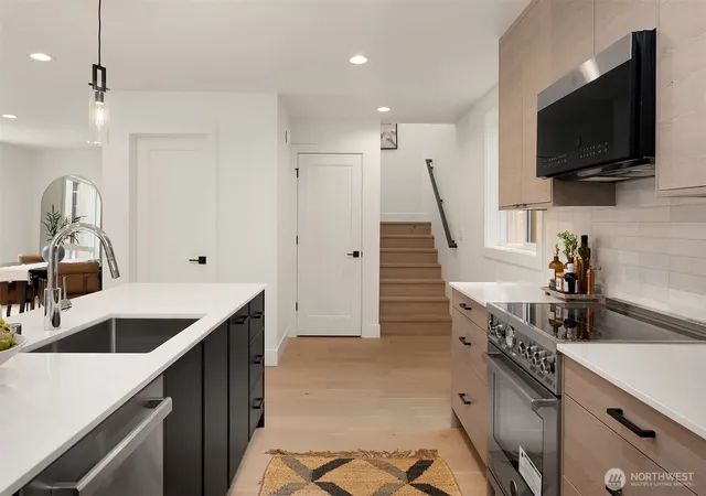 Photo 3 of Townhouse for sale at 4411 2nd Avenue NE, Seattle, WA 98105 | MLS# NWM2531287 | Listing updated on 2026-09-30