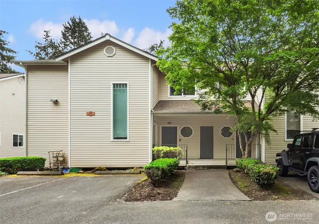 Photo 2 of Townhouse for sale at 1006 37th Street Se #B, Auburn, WA 98002 | MLS# NWM2531304 | Listing updated on 2026-09-21