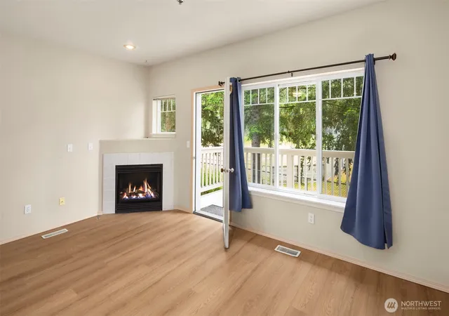 Photo 3 of Townhouse for sale at 1006 37th Street SE #B, Auburn, WA 98002 | MLS# NWM2531304 | Listing updated on 2026-09-21