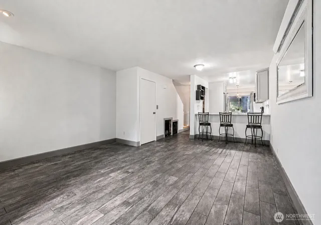 Photo 4 of Sale Pending at 280 NW Newport Way #B14, Issaquah, WA 98027 | MLS# NWM2531326 | Listing updated on 2026-09-27