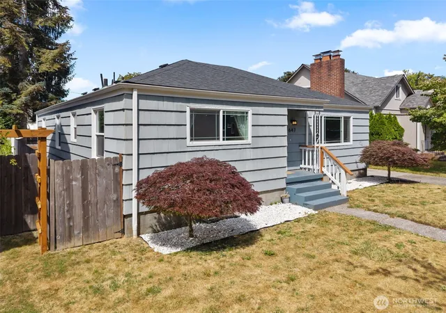 Photo 2 of Single family home for sale at 647 23rd Avenue, Longview, WA 98632 | MLS# NWM2531333 | Listing updated on 2026-09-21