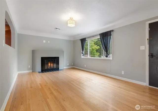 Photo 4 of Single family home for sale at 647 23rd Avenue, Longview, WA 98632 | MLS# NWM2531333 | Listing updated on 2026-09-21