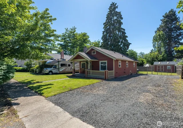 Photo 2 of Single family home for sale at 807 S Pearl St, Centralia, WA 98531 | MLS# NWM2531337 | Listing updated on 2026-10-01
