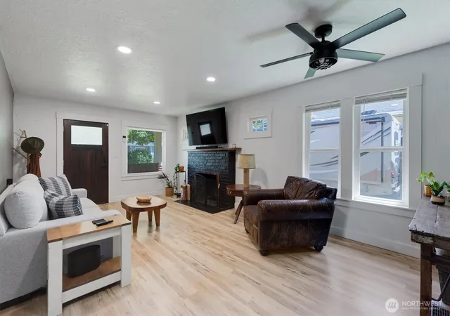 Photo 4 of Single family home for sale at 807 S Pearl St, Centralia, WA 98531 | MLS# NWM2531337 | Listing updated on 2026-10-01