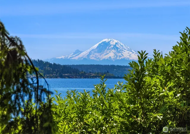 Photo 3 of Single family home for sale at 814 Mcgilvra Blvd E, Seattle, WA 98112 | MLS# NWM2531415 | Listing updated on 2026-10-02