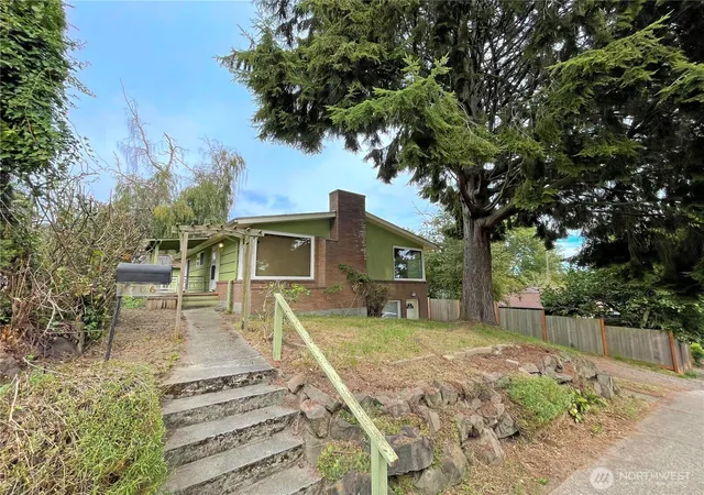Photo 3 of Single family home for sale at 1706 Ne 82nd Street, Seattle, WA 98115 | MLS# NWM2531445 | Listing updated on 2026-09-21